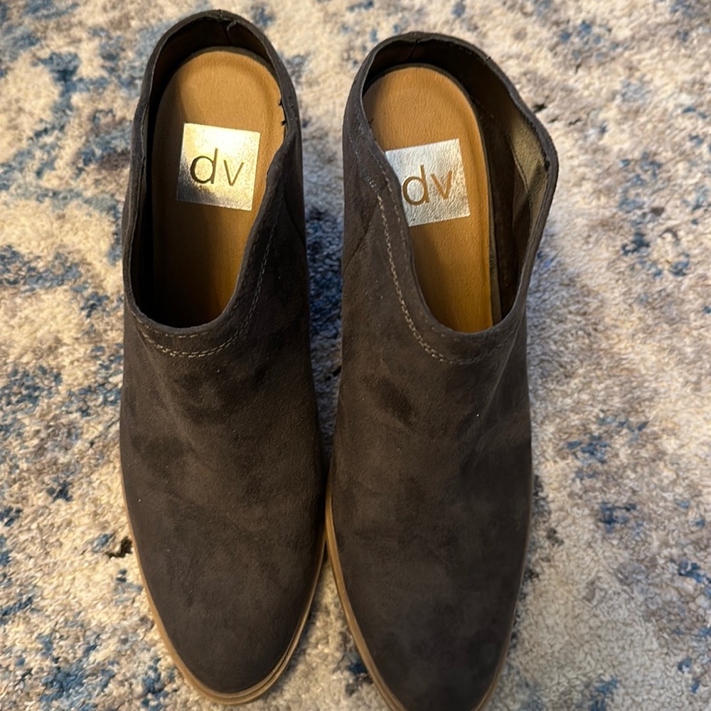 DV booties worn 1 time!